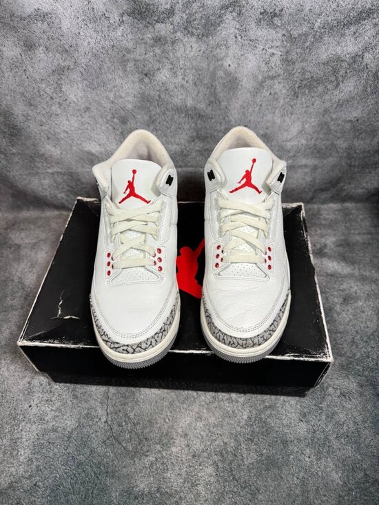 Size 8.5 | Jordan 3 White Cement With Box | Pre-Owned - Picture 3 of 9